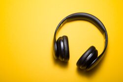 social listening image of headphones